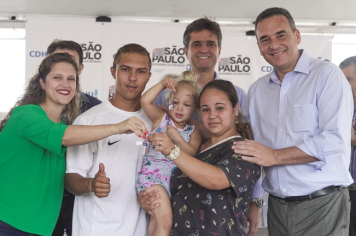 Foto - Entrega da CDHU
