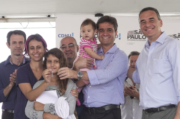 Foto - Entrega da CDHU