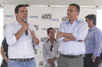 Foto - Entrega da CDHU