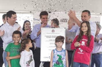 Foto - Entrega da CDHU