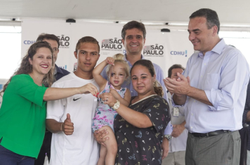 Foto - Entrega da CDHU