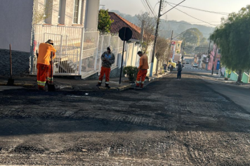Foto - Operação tapa-buracos