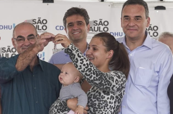 Foto - Entrega da CDHU