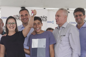 Foto - Entrega da CDHU