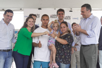 Foto - Entrega da CDHU